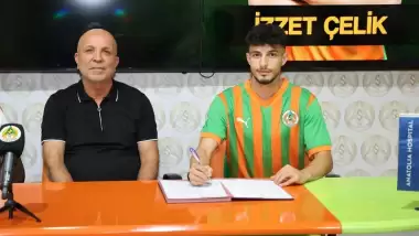 İzzet Çelik, Alanyaspor'a imzayı attı!