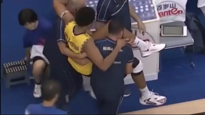 Fenerbahçeli yıldız sakatlandı! Maçı tekerlikli sandalye ile izledi