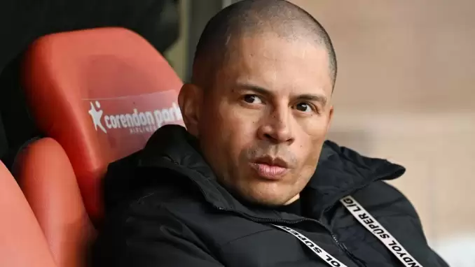 Teknik direktörlüğü futbolculuğu gibi olmadı! Alex de Souza'dan Brezilya'da kötü başlangıç