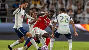 Tottenham, Arsenal'i Sarr ile devirdi