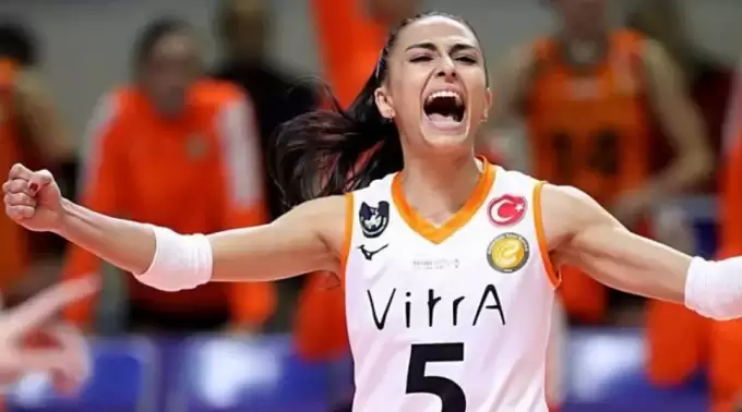 Simge Aköz ameliyat oldu, sahalardan uzak kalacağı süre açıklandı