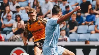 Hull City lige puanla başladı!