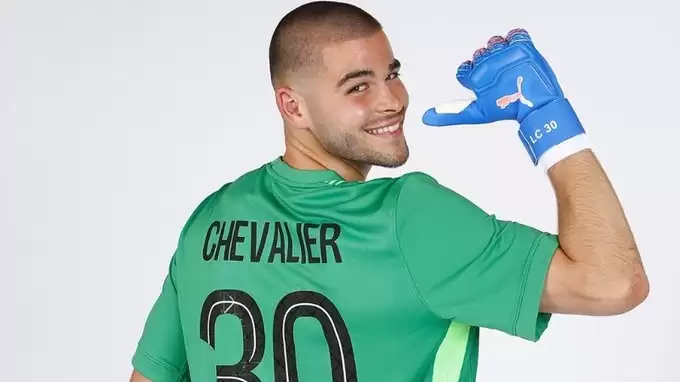 Lucas Chevalier resmen PSG'de