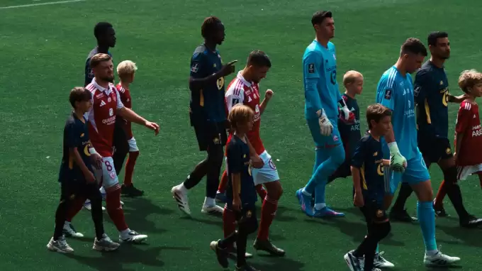 Berke Özer ayağının tozuyla Lille'de ilk maçına çıktı