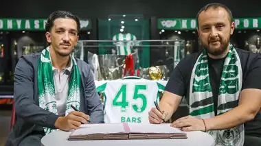 Konyaspor'a PSV'den sol kanat: İmzalar atıldı