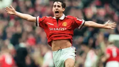 Gary Neville, Altay Bayındır'a açtı ağzını yumdu gözünü