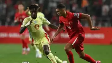 Türkiye - İspanya maçında sakatlık! Oyuna devam edemedi