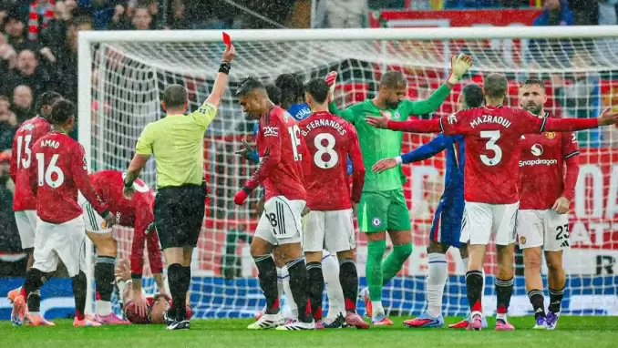 Dev maçta iki takım da 10 kişi kaldı! Chelsea ilk yenilgisini aldı