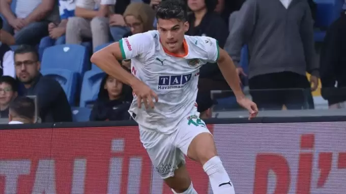 Ianis Hagi: ''Babamın tribünde olması, beni izlemesi beni mutlu ediyor.''