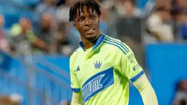 Wilfried Zaha attığı gole sevinemedi! Beklenmedik son...