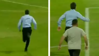 Vanspor teknik direktörü Hakan Kutlu, takımının Amedspor'a attığı gol sonrası depara kalktı