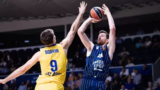 Anadolu Efes, EuroLeague'de sezonu kazanarak açtı!
