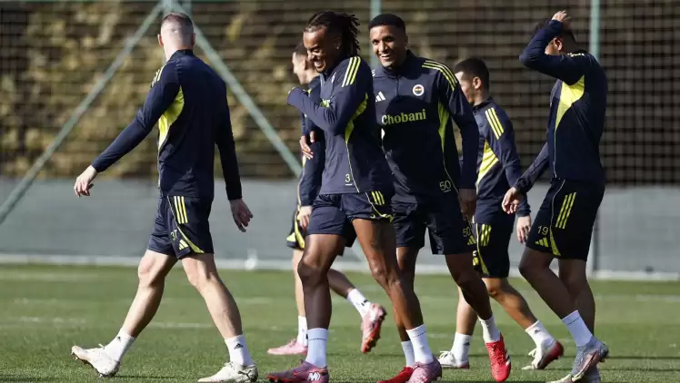 Nice maçı hazırlıklarını tamamlayan Fenerbahçe'de yıldız futbolcu son antrenmanda yer almadı