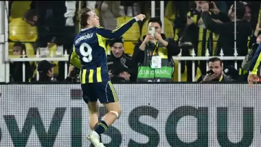 Kerem sihrini Kadıköy'de gösterdi! Çubukluyla şov goller