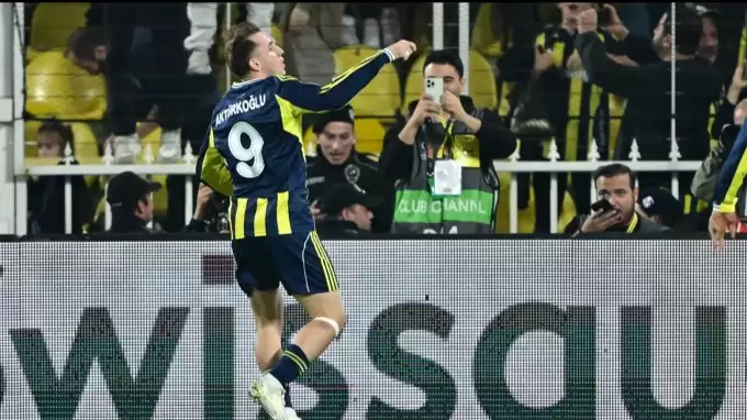 Kerem sihrini Kadıköy'de gösterdi! Çubukluyla şov goller