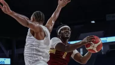 Fırtına parkede sert esiyor!