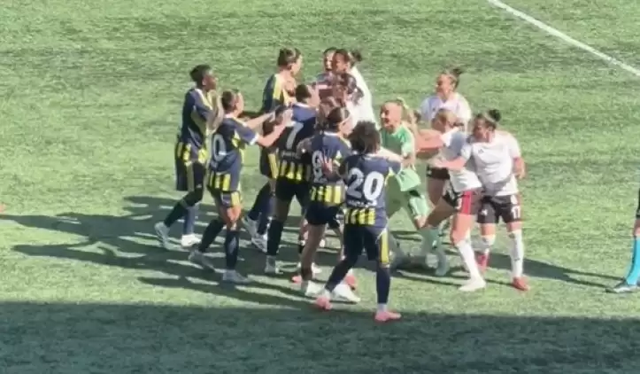 Beşiktaş - Fenerbahçe derbisinde sinirler gerildi, 3 gol sesi çıktı