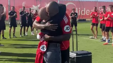 Beğeni yağıyor! Eski Galatasaraylı yıldızın eşine unutamayacağı destek