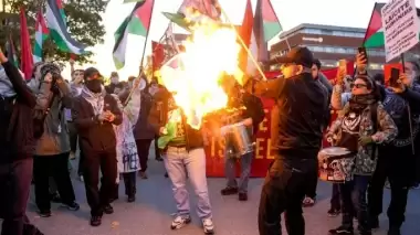 Norveç'te protesto: İsrail bayrağı yakıldı!