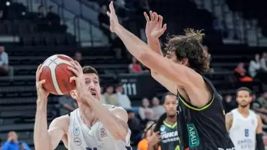 Anadolu Efes, Merkezefendi Belediyesi karşısında zorlanmadı: 3'te 3!