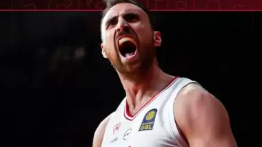 Olimpiakos, derbide Ergin Ataman'lı Pana'yı devirdi