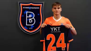 Başakşehir'den geleceğe yatırım: Güven Atalay ile sözleşme imzalandı!