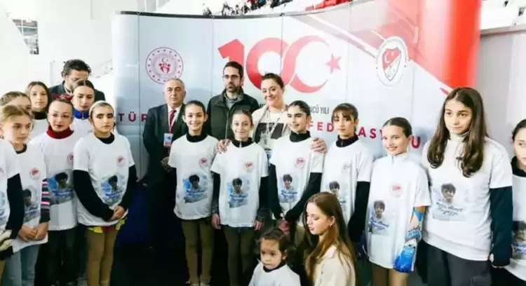 Ahmet Minguzzi adına düzenlenen Artistik Buz Pateni Yarışması, Ankara'da başladı