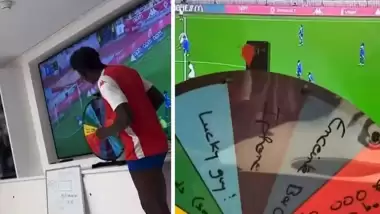 Takım arkadaşlarına ne aldığını duyunca şaşıracaksınız! Genç futbolcuya sıradışı ceza