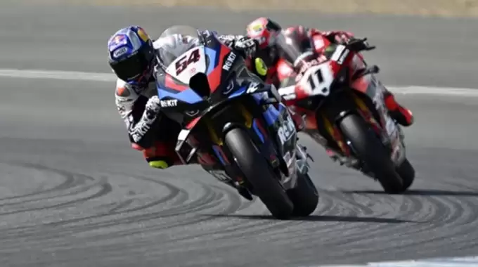 Şampiyonluk yarışında Toprak Razgatlıoğlu'na büyük şok! Skandal hareket sonunda yarış dışı kaldı