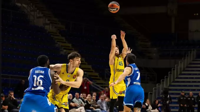 Real Madrid haftanın açılışında Maccabi'ye son topta yıkıldı