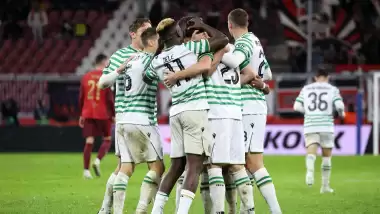 Taraftarlar ülkeye sokulmadı, intikam sahada geldi!