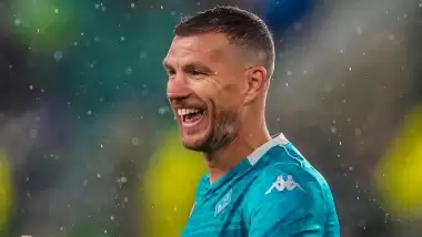 Dzeko tarihe geçti!