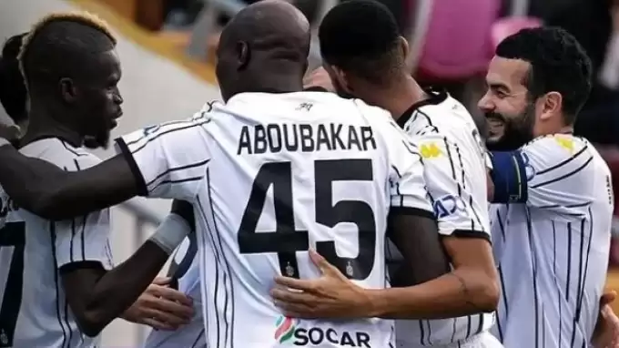Aboubakar yeni takımındaki ilk maçında farkını gösterdi