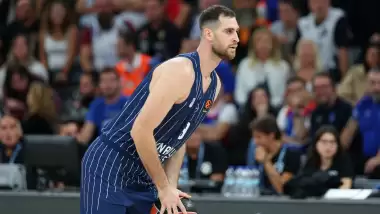 Anadolu Efes'e kötü haber: Yıldız oyuncu 8 ay sahalardan uzak kalacak!