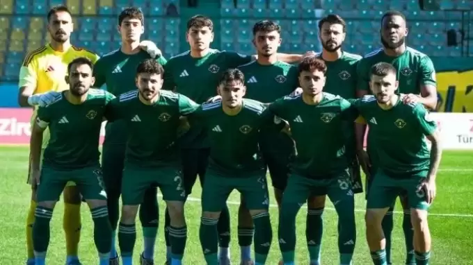 Esenler Erokspor, 10 kişi rakibini rahat geçti!