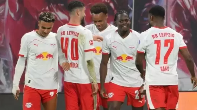 Leipzig, Stuttgart'ı 3 golle devirdi!