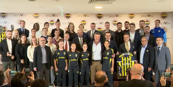 Fenerbahçe Kadın Futbol Takımı'na isim ve forma sponsoru! Anlaşma imzalandı