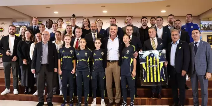 Fenerbahçe Kadın Futbol Takımı'na isim ve forma sponsoru! Anlaşma imzalandı