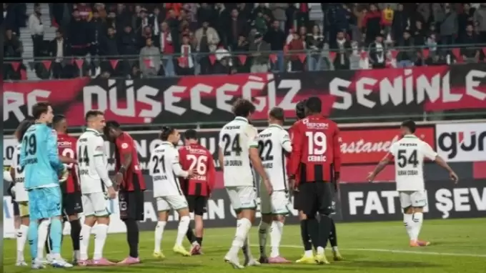 Sakaryaspor’un ırkçılık isyanı ortalığı karıştırdı! Vanspor’dan olay gibi açıklama