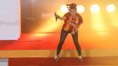 İrem Derici'ye Ajax-Galatasaray maçı bileti şoku!