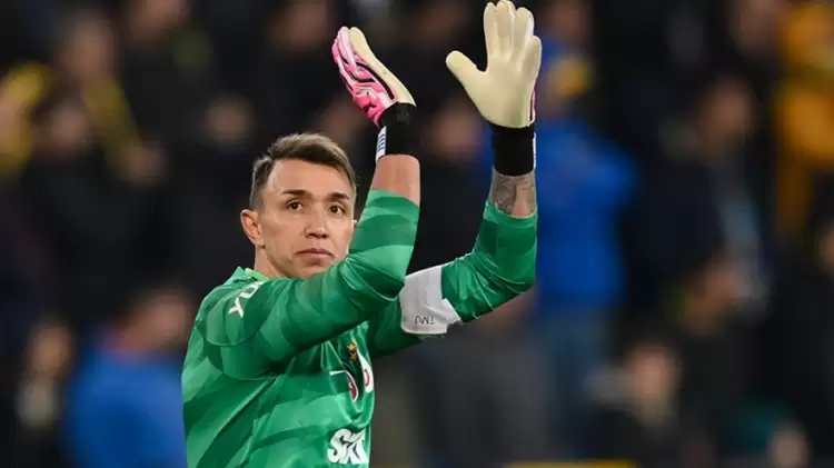 Galatasaray'ın efsane kalecisi Muslera'dan Ajax maçı paylaşımı!
