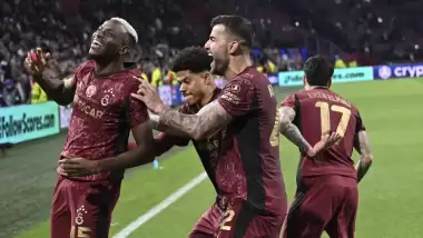 Osimhen Şampiyonlar Ligi'nde haftanın takımında!