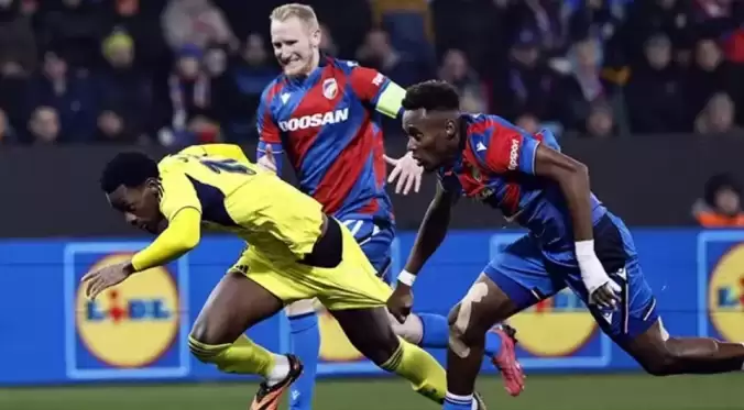 Çekya'da çok konuşulacak karar! Fenerbahçe 1 puanla döndü