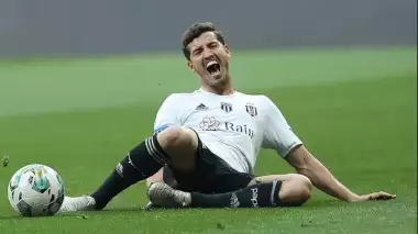 Beşiktaş'ta Salih Uçan maçı yarıda bıraktı! Sakatlık...