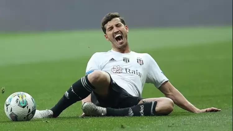 Beşiktaş'ta Salih Uçan maçı yarıda bıraktı! Sakatlık...