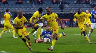 Göztepe'nin Atatürk portreli formasına beğeni yağıyor