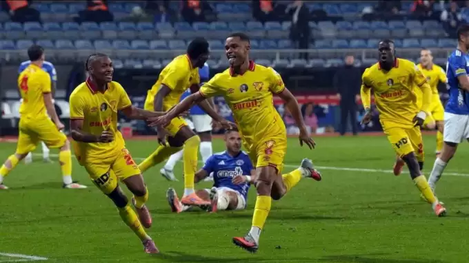 Göztepe'nin Atatürk portreli formasına beğeni yağıyor