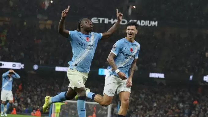 Manchester City, Liverpool'a fark attı!