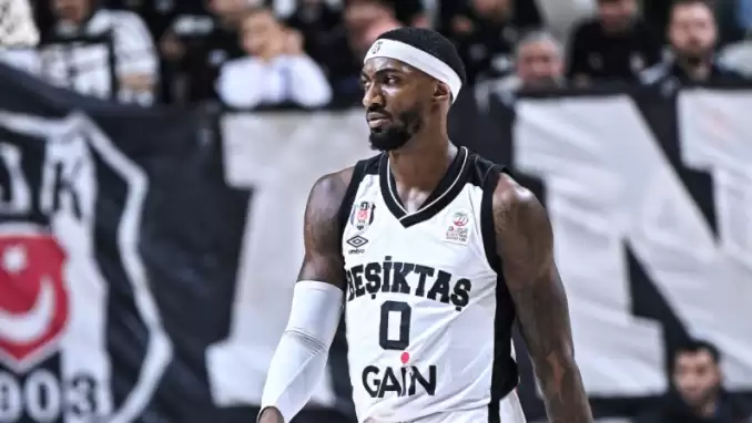 Mathews alev aldı! Beşiktaş derbide Efes'e geçit vermedi