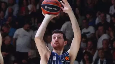 Anadolu Efes'ten Antalya'da kritik galibiyet!